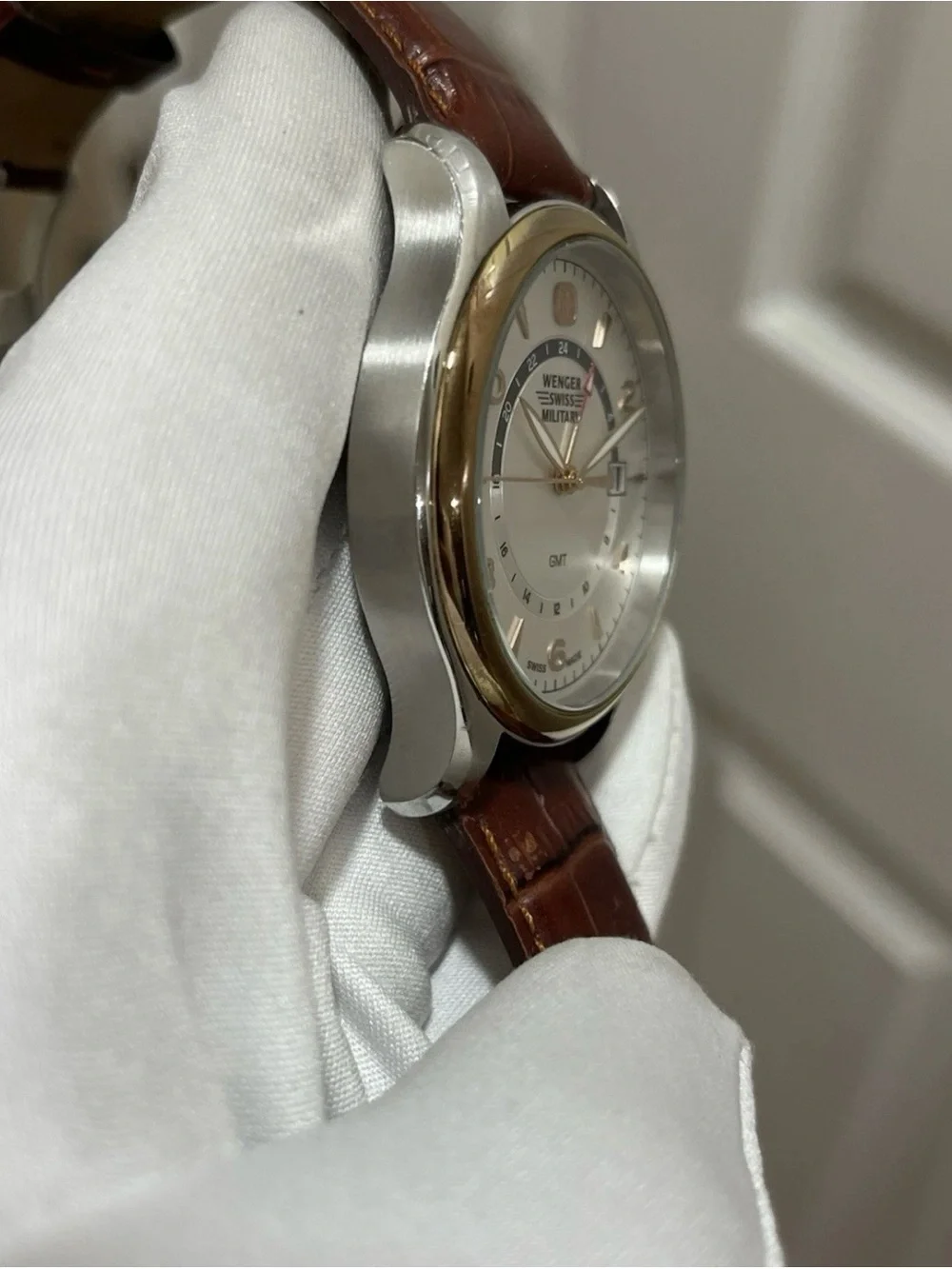 Wegner Swiss Military GMT Watch Men 42mm Silver Dial Two Tone Date 79306C Swiss